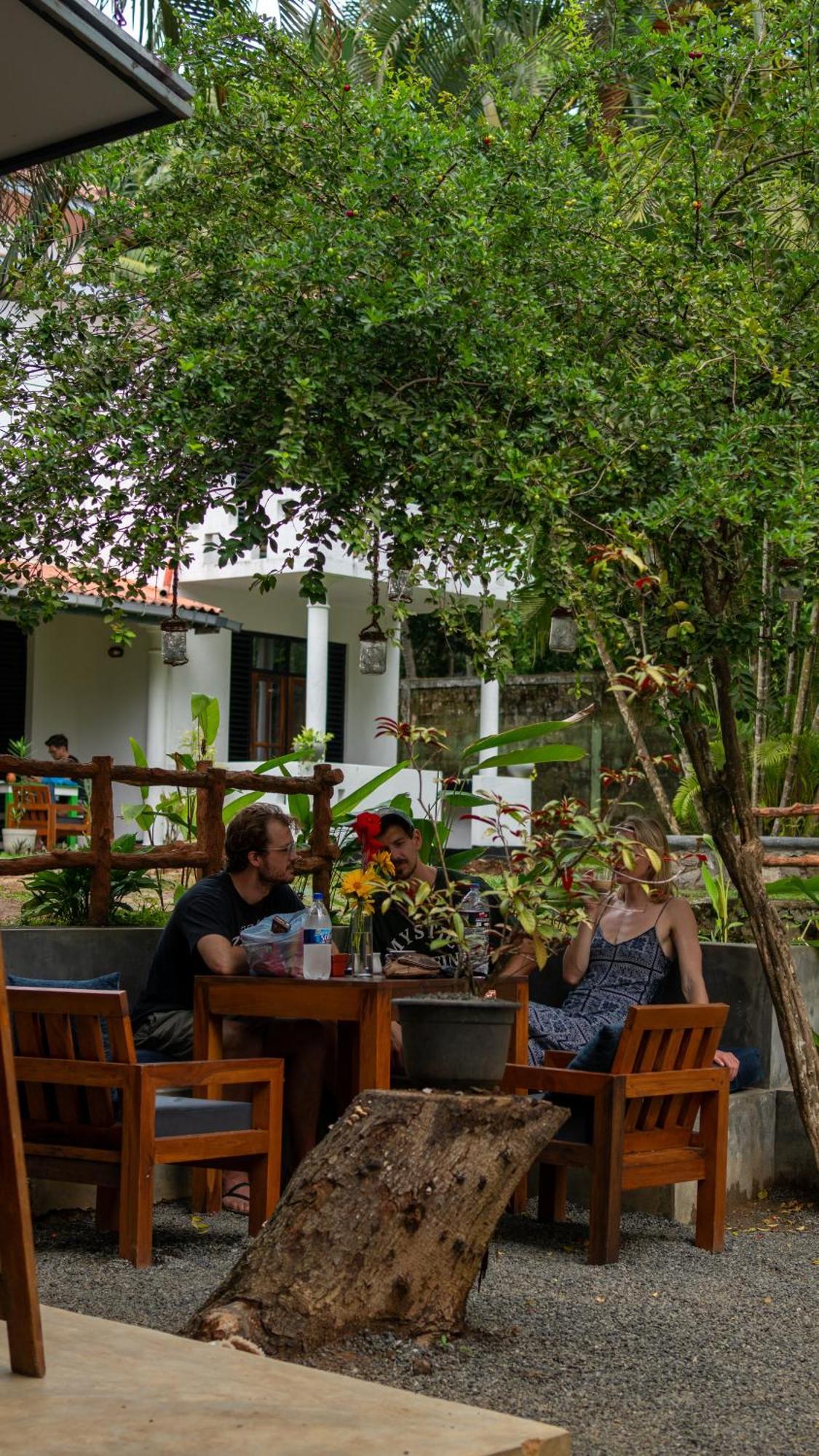 Surf N Spice - Hiriketiya Hotell Dikwella Exteriör bild